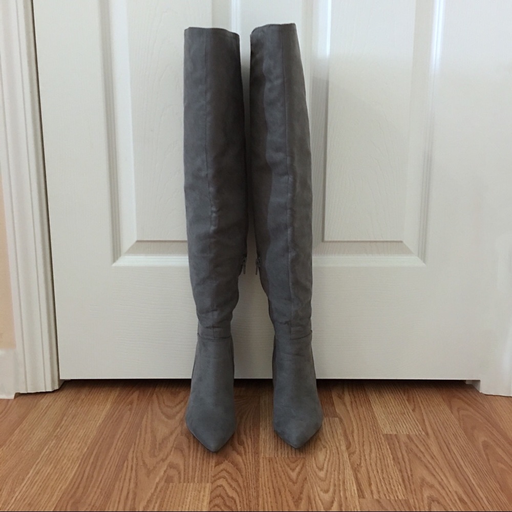 ❄️ EUC Gray Stone OTK Boots